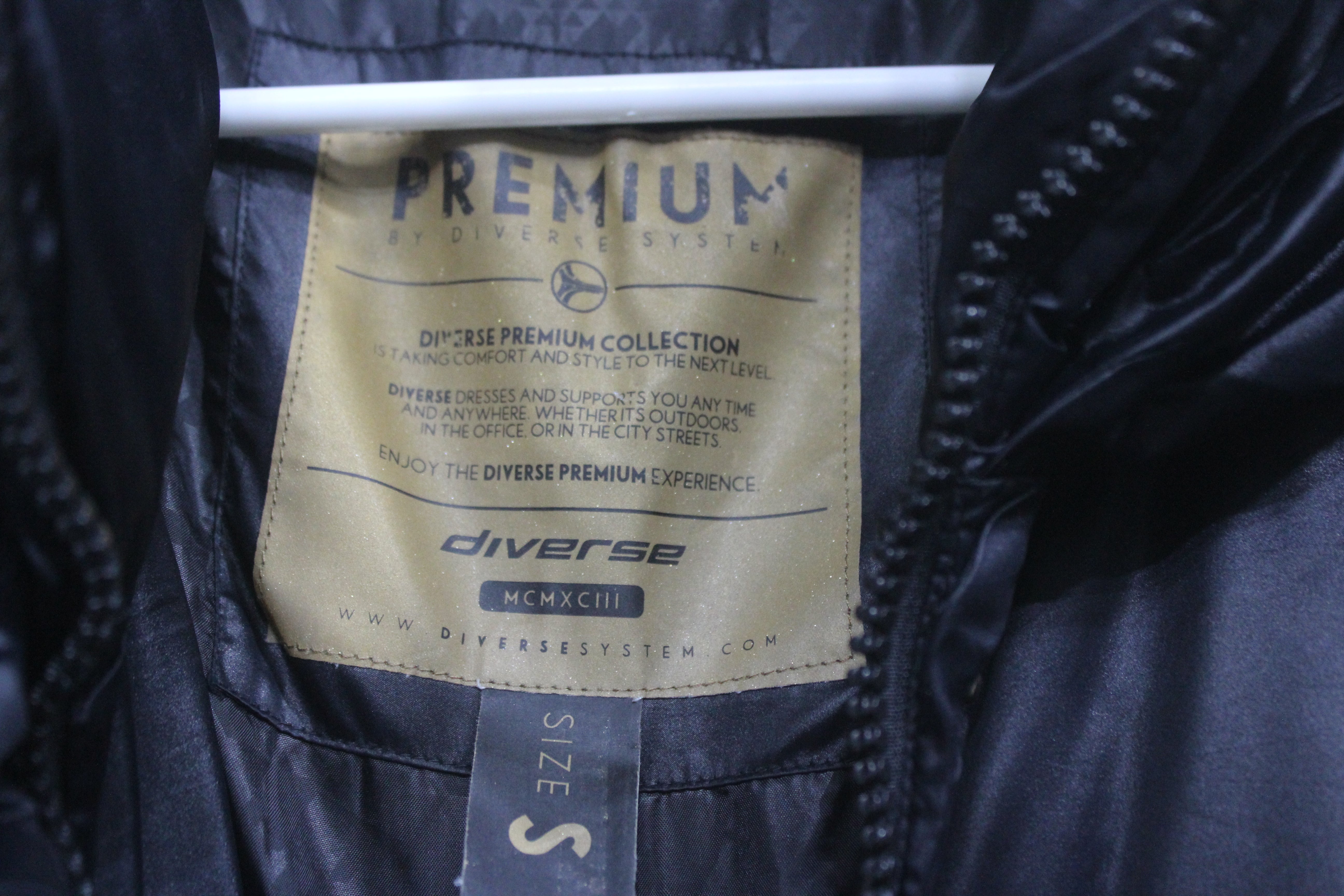 Diverse Premium Branded Soft Parachute Puffer For Women Jacket